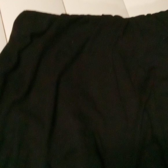 Cute black skirt - Picture 2 of 4